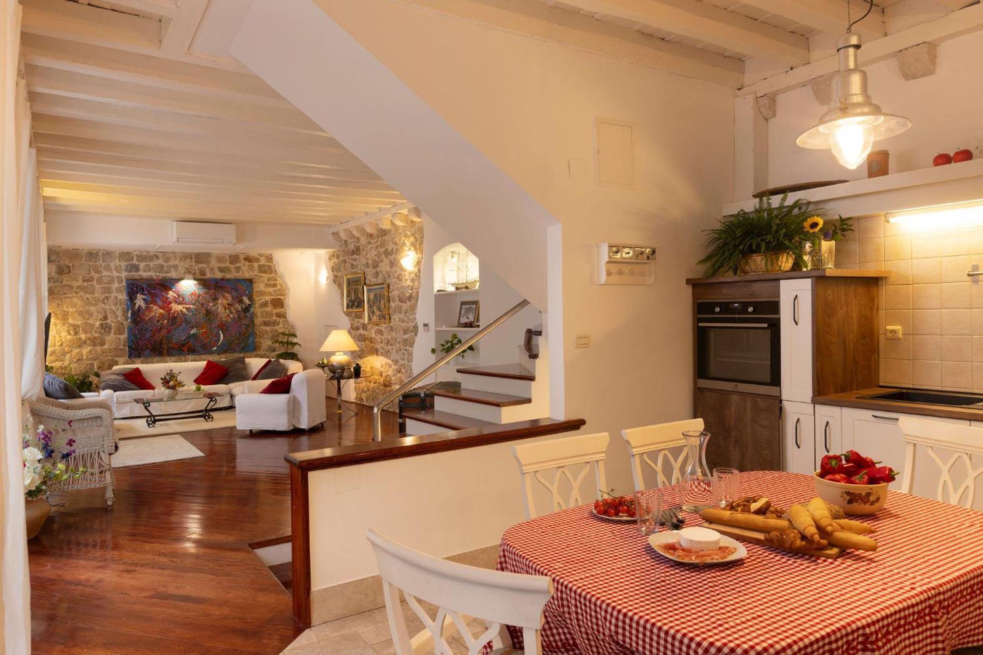 The Poets House Villaer *